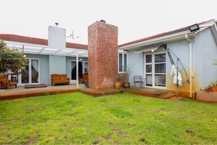 To Let 4 Bedroom Property for Rent in Monte Vista Western Cape